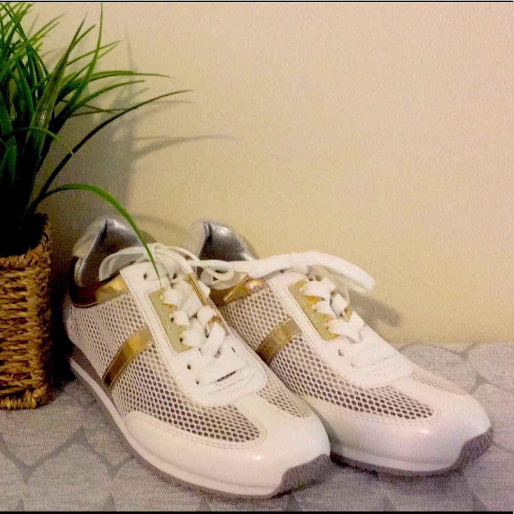 Beautiful snickers or athletic shoes from Michael Kors.